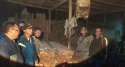 Diduga Angkut Kayu Jati Hasil Illegal Logging, Pria 81 Tahun Ditangkap Dini Hari di Banyuwangi