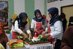 Emak-Emak di Blora Adu Kreativitas Hias Tumpeng Kemerdekaan, Setiap Sajian Punya Filosofi