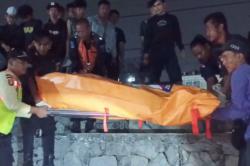 Nahas! Pria Tanpa Identitas Tewas Tersambar Kereta di Duren Jaya Bekasi