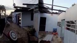 Rumah Tahfiz Gratis Dihantam Angin Kencang, Belasan Santriwati Al-Abrary Diungsikan Pakai Angkot