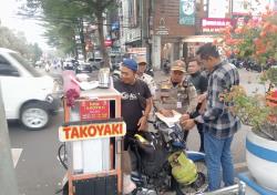 PKL Bermotor Dilarang Jualan di Alun-Alun Pancasila, Satpol PP Salatiga Gencarkan Edukasi