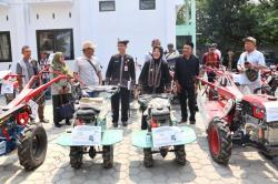 Poktan dan Gapoktan Bojonegoro Terima Bantuan Alsintan, Pemkab Dorong Modernisasi Pertanian