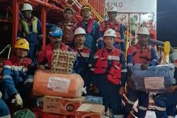 Akses Darat Terkendala Longsor, Pertamina Pilih Jalur Laut Kirim Bantuan ke Reo