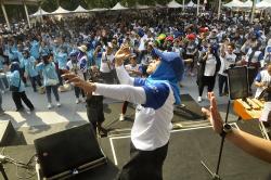 4.110 Alumni SMAN 1 Semarang Ciptakan Rekor Flashmob Diikuti Peserta Reuni Terbanyak