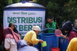Kekeringan Melanda Karawang, BUMN Ini Salurkan 32 Ribu Liter Air Bersih untuk Warga