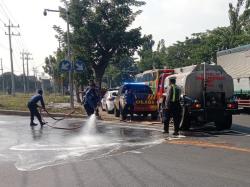 Bau Menyengat dan Berasap! Tumpahan Diduga Zat Kimia Ganggu Pengguna JLU Lamongan