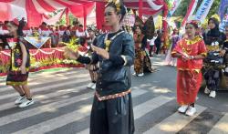 Peduli Lingkungan, Barang Bekas Jadi Kostum Karnaval HUT Kemerdekaan RI di Grobogan