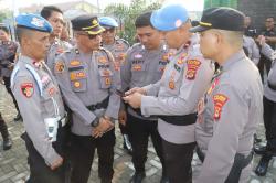 Cegah Narkoba dan Judol, Wakapolres Pringsewu Mendadak Periksa Ponsel Anggota