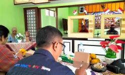 Unik, Lansia di Desa Ketro Ponorogo Ikuti Perlombaan Baca Berita HUT RI