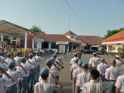 Gaya Semi Militer, LDKS OSIS Karawang Gembleng 100 Pelajar dengan Disiplin dan Leadership