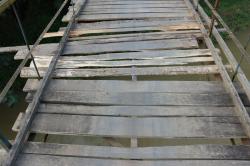 Jembatan Gantung Bumi Arum Rusak, Kapolres Pringsewu Turun Cek dan Warga Minta Segera Diperbaiki