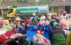 Krisis Air Saat Kemarau di Bojonegoro, TNI Distribusikan 8.000 Liter Air Bersih ke Desa Tlogohaji