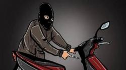 Pelaku Curanmor di Baros Ditangkap Warga, Saksi Sempat Terseret Motor
