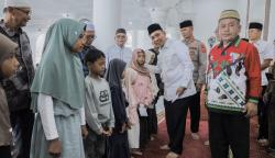 Hadiri Maulid di Tiga Kecamatan, Bupati Pidie Jaya Santuni Anak Yatim