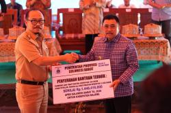 Gubernur SDK Salurkan Bantuan 304 Kambing dan 2.200 Ayam Petelur untuk Peternak Majene