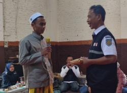 Peringatan Maulid Nabi Jadi Momentum KAI Daop 3 Cirebon Tebar Santunan dan Pesan Keselamatan