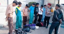 Diajak Aksi di Jakarta Lewat Media Sosial, Para Pelajar Dicegah Polisi di Stasiun Tenjo Bogor