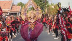 Bukan Sekadar Karnaval, Warga Sambirampak Lor Bawa Pesan Keberagaman Budaya Nusantara