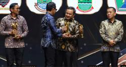 Pemkab Tangerang Raih Pemimpin Daerah Awards 2026, Wamendagri Apresiasi Program Kuliah Gratis