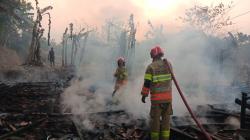 Kebakaran Tiga Rumah Kayu di Ngraho Bojonegoro, Pemadaman Terkendala Tak Ada Sumber Air Terdekat