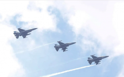3 Jet Tempur F-16 Mondar-mandir di Langit Jakarta, Ini Kata TNI AU