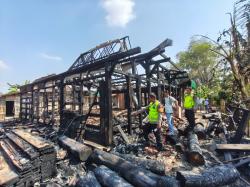 Korsleting Listrik Hanguskan Rumah Limasan di Grobogan, Motor dan Belasan Sak Gabah Ludes Terbakar