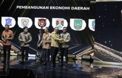 Bukan Sekadar Penghargaan, Inovasi “Satu SKPK Satu Inovasi” Antar Abdya Raih Pemimpin Daerah Awards