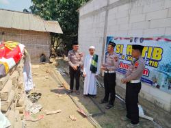 Polres Sragen Sambangi Ponpes An Nurul Mubin, Salurkan 50 Sak Semen