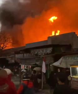 Pasar Belik Pemalang Terbakar , Damkar Pemalang dan Purbalingga Dikerahkan