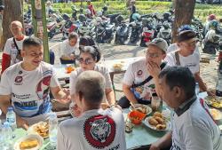 CFD Taman Bungkul: Jalan Santai, Jajan UMKM, hingga Mendengar Cerita Warga
