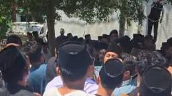 Ricuh Muktamar ke-35 NU di Jombang, Massa Pendukung Calon Ketum PBNU Mendobrak Masuk