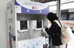 Bawa Tumbler, Isi Air Gratis! Water Station KAI Hadir di Tiga Stasiun Daop 3 Cirebon