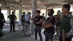 Serunya 40 Pecinta Airsoft dan WGB Babel Adu Taktik di Pantai Batu Bedaun