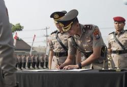 Polres Blitar Gelar Upacara Sertijab Wakapolres dan Kasat Reskrim