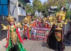 Ada Sosok Raksasa Lembu Sora di Tengah Karnaval Sidoarjo, Warga Langsung Terpikat