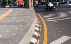 Akses Penyeberangan di Gasibu Bandung Bikin Warga Waswas, Trotoar Tinggi Jadi Sorotan