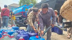 Krisis Air Bersih Meluas Jurnalis TV Patungan Salurkan 15.000 Liter Air ke Warga Demak