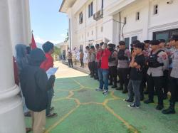 Tuntut Usut Dugaan Korupsi Dana BTT dan TPG, Puluhan Mahasiswa GMNI Gedor Kejari Mamasa