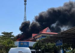 Atap Gedung Bea Cukai Batam Terbakar, Panel Surya Diduga Picu Kebakaran