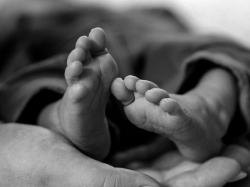 Geger! Bayi Perempuan Berusia 5 Hari Dibalut Kain Sarung Ditemukan di Maja Karawang