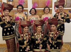 Bikin Malaysia Terpukau, Tari Piring dan Langen Puspitasari Bawa Pesan Perdamaian dari Indonesia