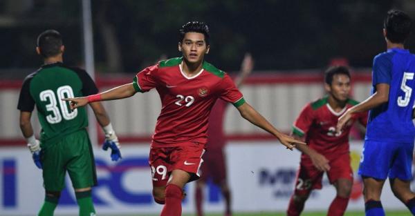 Gelandang PSIS Semarang Septian David Maulana merayakan golnya ke gawang Arema FC pada pekan 31 Liga 1 2019 di Stadion Madya Magelang, Minggu (8/12/2019) sore.  (Foto: Twitter Liga 1)