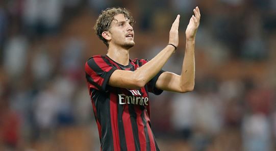 Locatelli Sontekan Manuel Locatelli membawa Italia unggul atas Swiss (Foto: Reuters/Riccardo Antimiani)