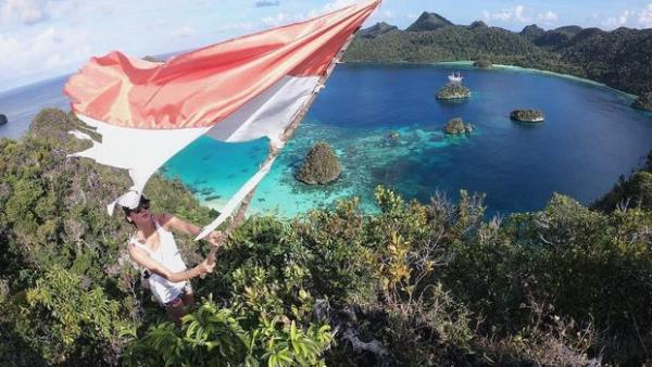 Artis wanita pernah naik gunung, Nadine (Foto: Twitter) Artis wanita pernah naik gunung, Nadine (Foto: Twitter)