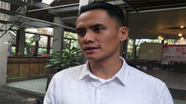 Bintang iklan dan presenter Choky Sitohang memberikan keterangan terkait DNA Pro. (Foto/MPI/Adi Haryanto)