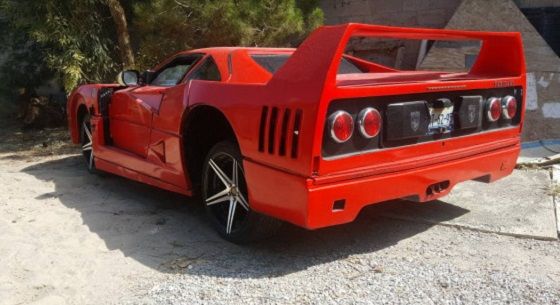 Ferrari F40 Palsu