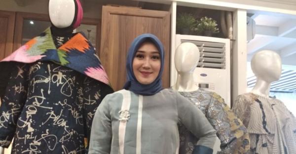 Artis Indonesia yang Menikah dengan Orang Malaysia, Dian Pelangi (Foto: IG) Artis Indonesia yang Menikah dengan Orang Malaysia, Dian Pelangi (Foto: IG)