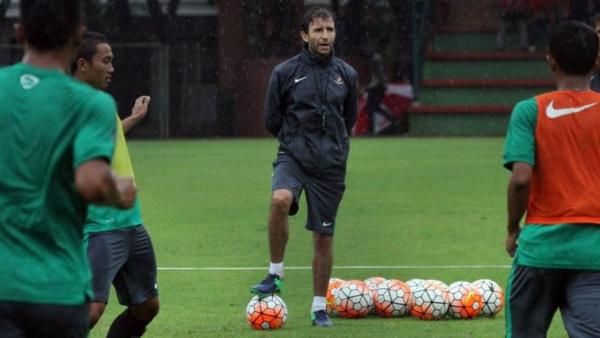 Luis Milla berhasil membawa Timnas Indonesia tampil menawan. (Foto: ANTARA/Straits Times)