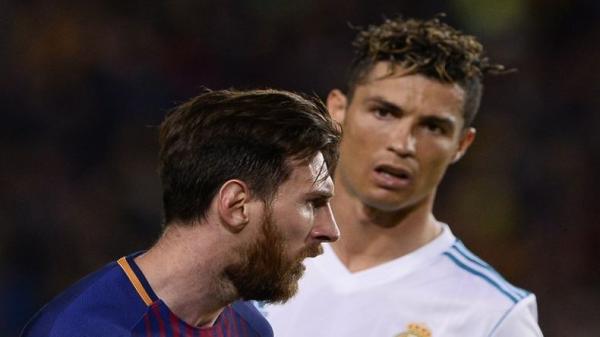 Messi Ronaldo Kapten Timnas Argentina Lionel Messi (kiri), dan kapten Timnas Portugal Cristiano Ronaldo (kanan) dianggap sebagai dua pesepak bola terhebat di era modern. (Foto-foto: 90min.com)