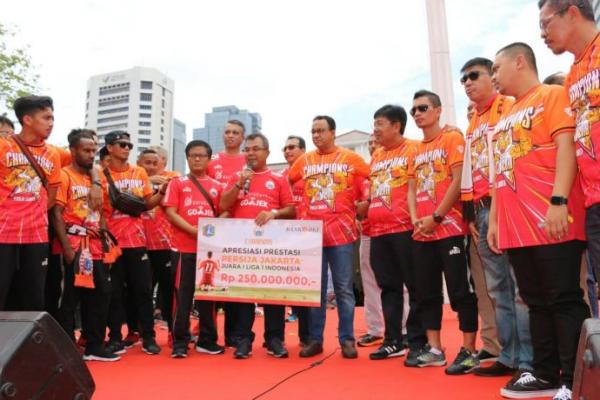 Persija Jakarta dapat bantuan dana binaan dari Bank DKI Rp250 juta.
